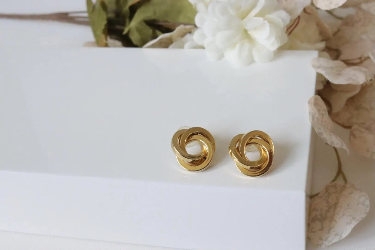 MONET LOVE KNOT